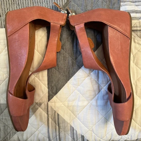 Gentle Souls Weathered PinkWedge Sandals - Picture 9 of 9